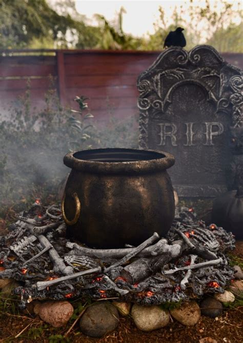 Bubblimg witch cauldron